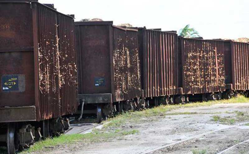 Cumplen transportación de cargas trabajadores ferroviarios en Las Tunas