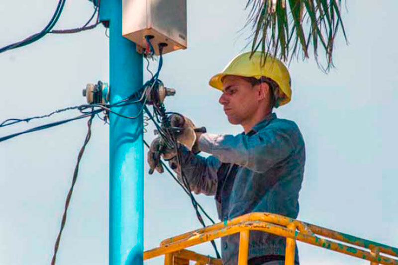 Empresas Eléctrica y de Telecomunicaciones en Las Tunas intercambian por mayor seguridad en el trabajo