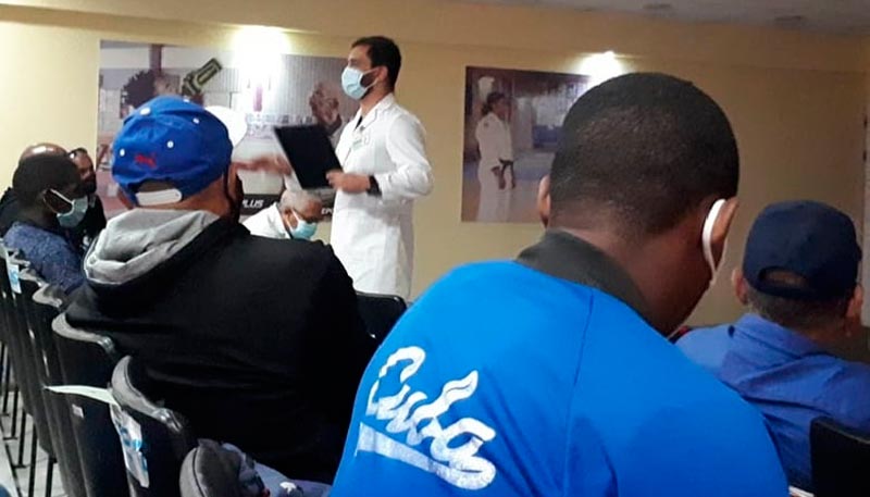 Peloteros internacionales de Las Tunas reciben dosis del candidato vacunal Soberana 02