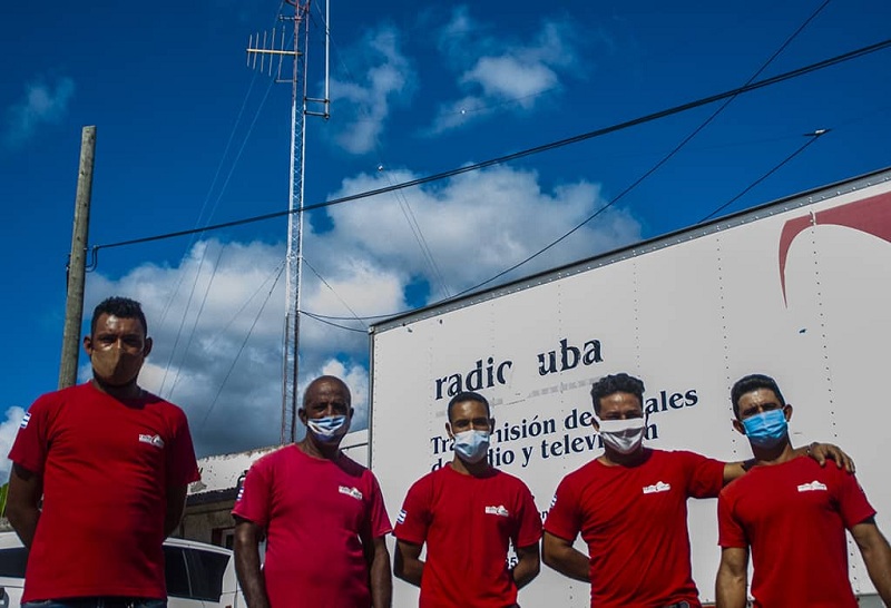 Los torreros de Radiocuba: desde su anonimato hacen del riesgo un arte