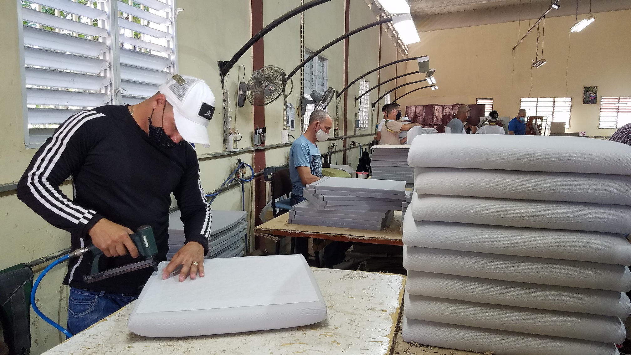 Hacen muebles modernos de calidad en Las Tunas y para Cuba