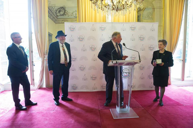 Cubano condecorado en Francia dedica reconocimiento a su país