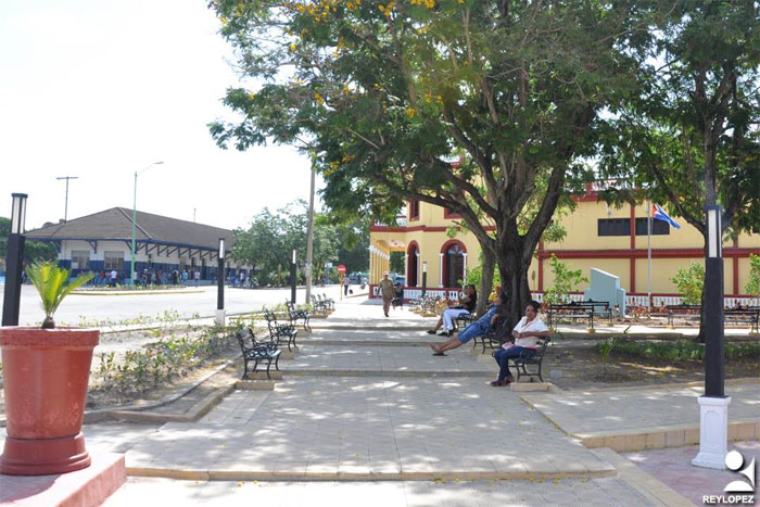 Parada de la caravana antes de Florida, en la provincia de Camagüey.