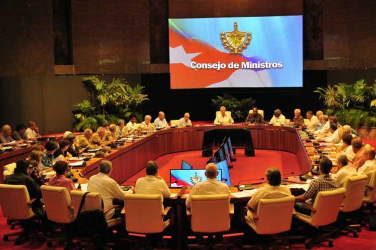 Analiza Consejo Ministros de Cuba marcha de la economía