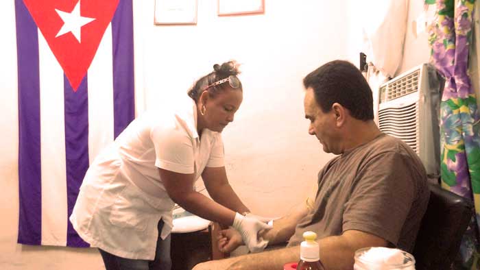 Trabajadores de Radio Victoria donan sangre en homenaje a Fidel Castro Trabajadores de Radio Victoria donan sangre en homenaje a Fidel Castro