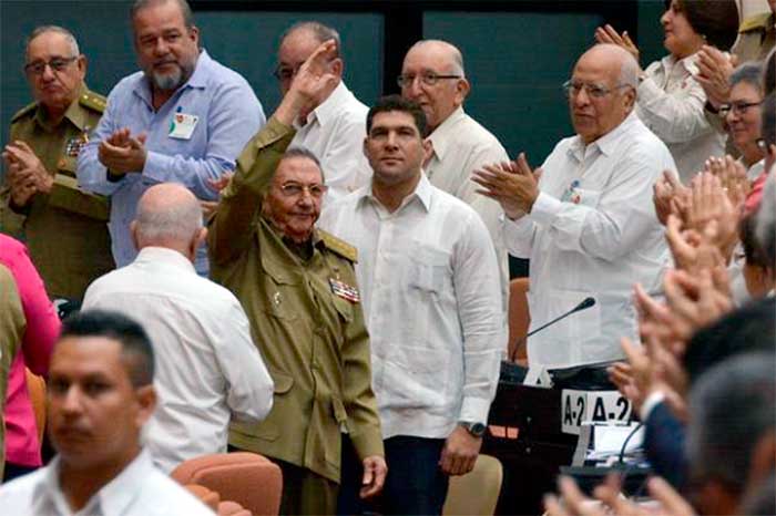 Preside Raúl Castro Comisión de Asamblea Nacional para Reforma Constitucional