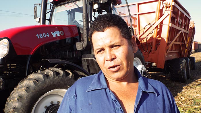Alexander Rodríguez, operador de tractores ITO Alexander Rodríguez, operador de tractores ITO usados para el transporte de la caña.