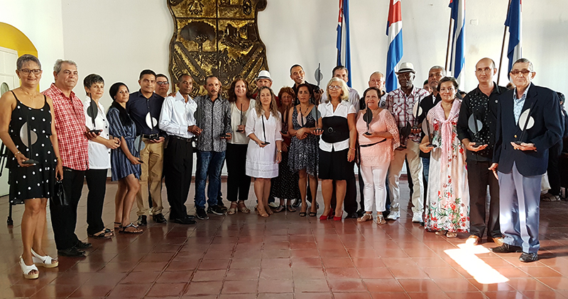 Distinguen a fundadores de TunasVisión
