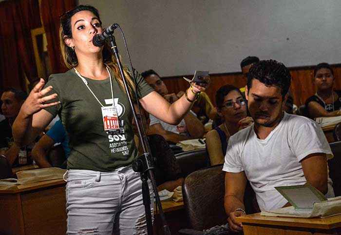 Jóvenes creadores de Las Tunas debaten temas de su gestión Jóvenes creadores de Las Tunas debaten temas de su gestión