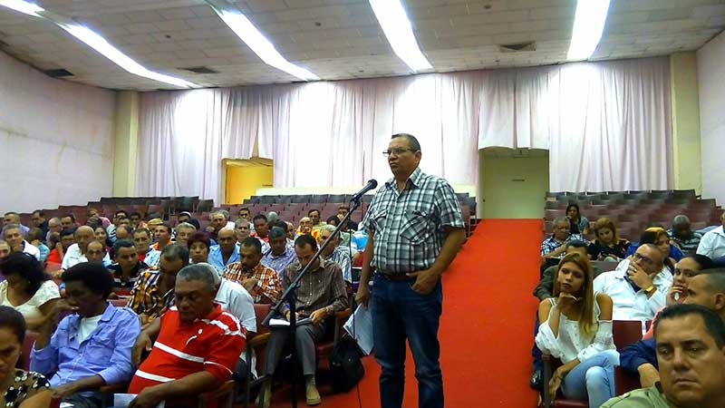 Nelson Ronda Ronda, delegado municipal de la Agricultura, ofrece explicaciones sobre la situación del sector.