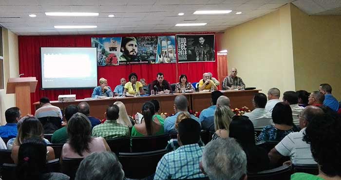 Periodistas de Las Tunas evalúan su labor en el último quinquenio Periodistas de Las Tunas evalúan su labor en el último quinquenio