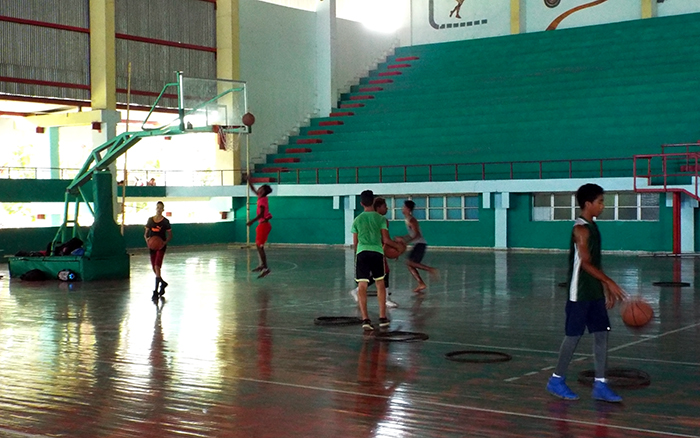 El baloncesto tunero con la mira puesta en los Juegos Escolares. (Tiempo21 Foto/Angeluis)