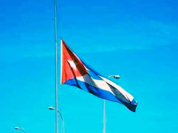Comente con nosotros en la página de Facebook y síganos en Twitter y Youtube Comente con nosotros en la página de Facebook y síganos en Twitter y Youtube