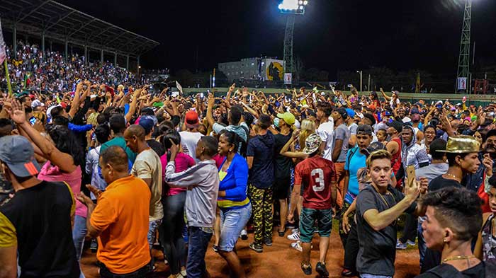 Leñadores humillan a Industriales con nocao y discutirán el título de béisbol