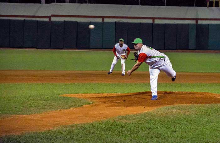 Leñadores humillan a Industriales con nocao y discutirán el título de béisbol