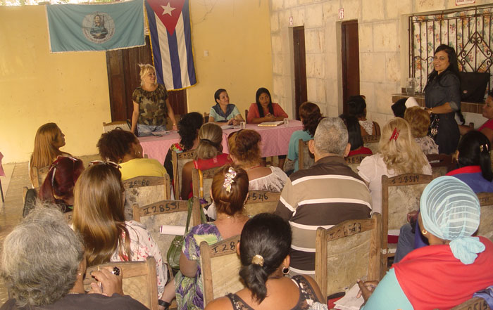 Consolidan labor preventiva casas de orientación de la FMC en Las Tunas