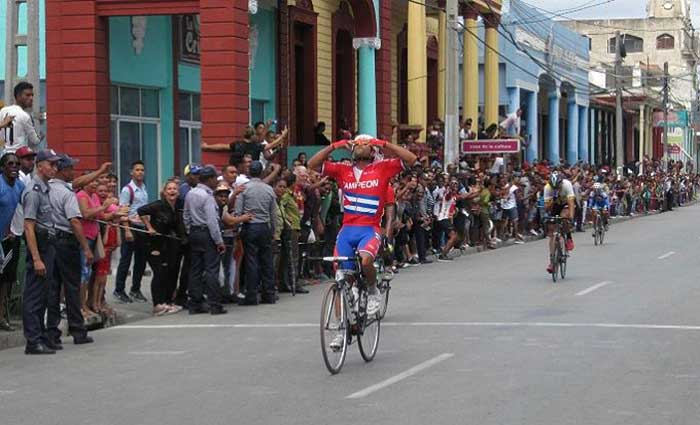 Yans Carlos Arias gana primera etapa del Clásico Nacional de ciclismo de ruta