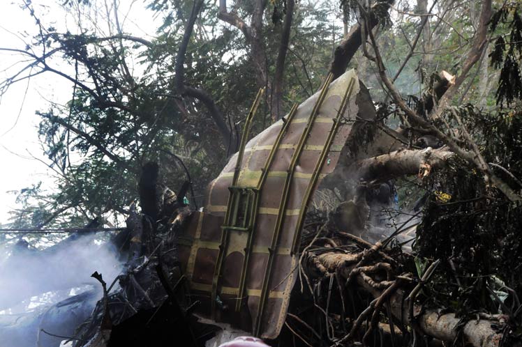 Reportan tres sobrevivientes en accidente aéreo en la habana