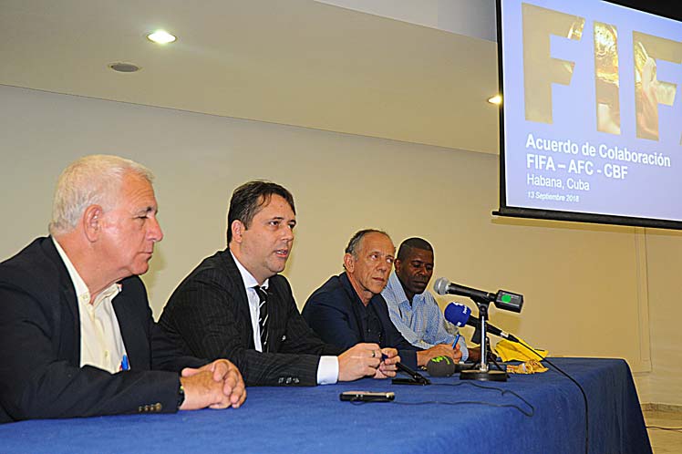 Cuba y Brasil firman acuerdo de colaboración en fútbol