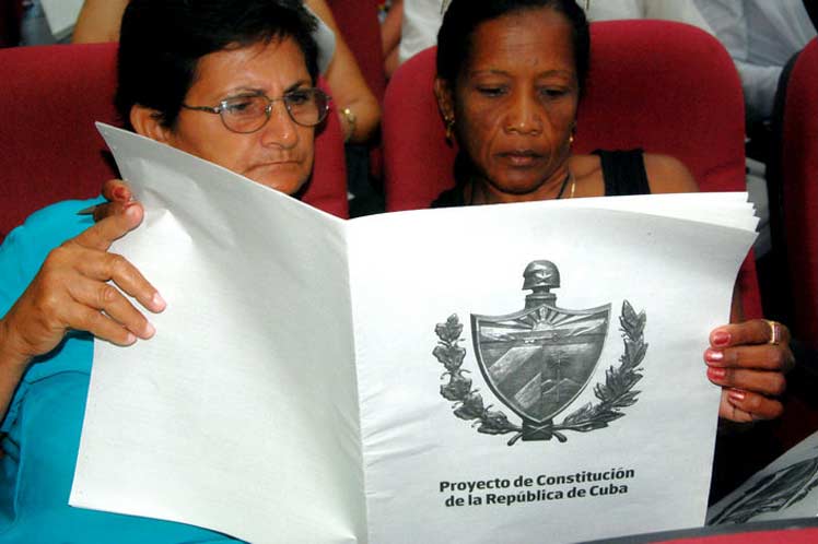 Cubanos opinan sobre proyecto de nueva Constitución