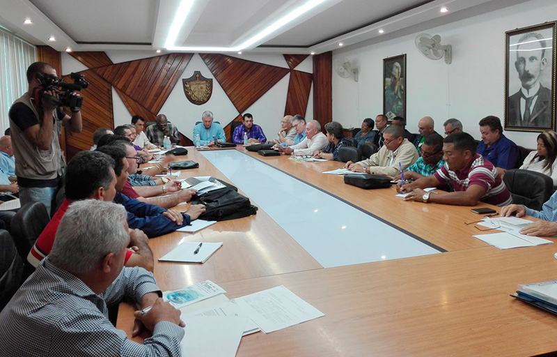 Presidente de Cuba intercambia con máximas autoridades de Las Tunas