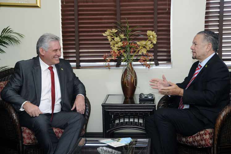 Presidente de Cuba llega a Jamaica para reunión de la Comunidad del Caribe Presidente de Cuba llega a Jamaica para reunión de la Comunidad del Caribe