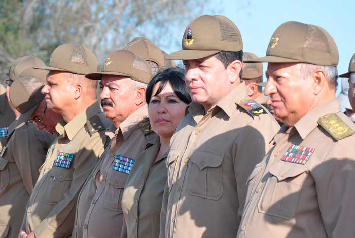 Distinguen a integrantes del Ejército Oriental con medalla Ignacio Agramonte Distinguen a integrantes del Ejército Oriental con medalla Ignacio Agramonte