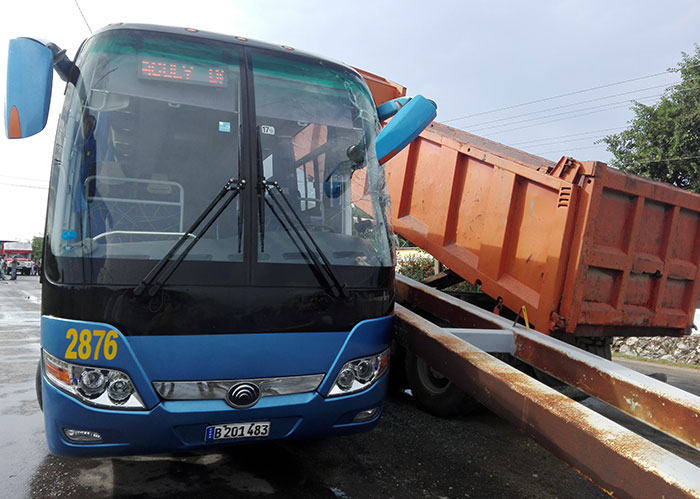 Un lesionado e importantes daños materiales en accidente de tránsito en Las Tunas