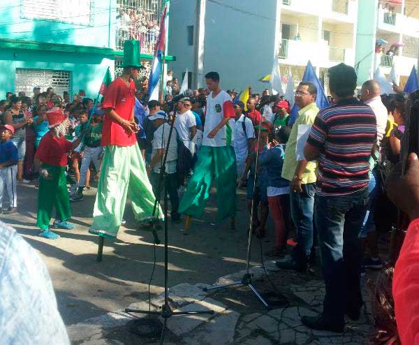 Leñadores con su pueblo