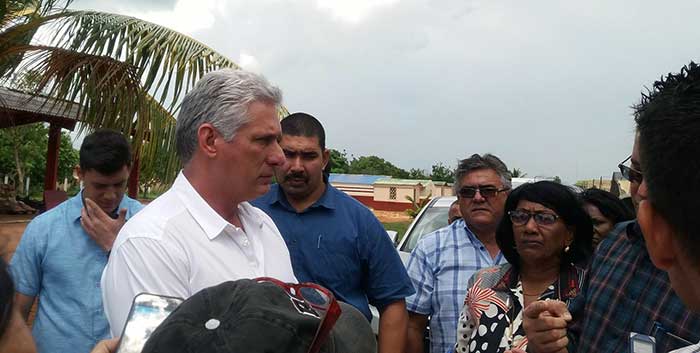 Presidente cubano Díaz-Canel insiste en atención personalizada a los maestros Presidente cubano Díaz-Canel insiste en atención personalizada a los maestros