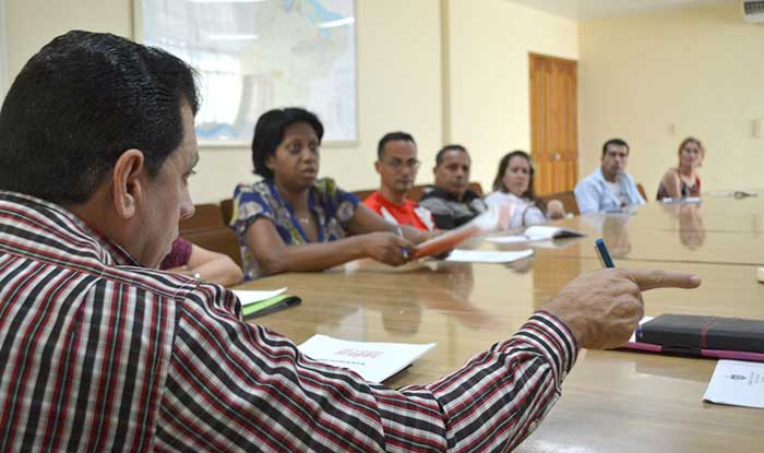 Intercambian delegados al Congreso de los periodistas con autoridades de Las Tunas