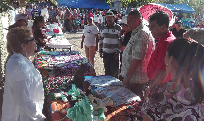 Festividad de barrio en tiempos de fértil creación Festividad de barrio en tiempos de fértil creación