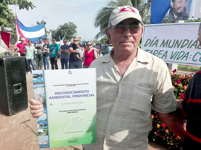 Entregan en Las Tunas máximos reconocimientos por la labor ambiental Entregan en Las Tunas máximos reconocimientos por la labor ambiental