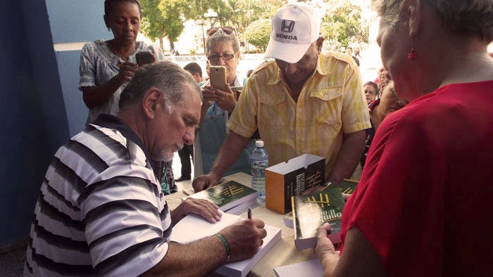 Héroe cubano presenta su diario de amor en Las Tunas