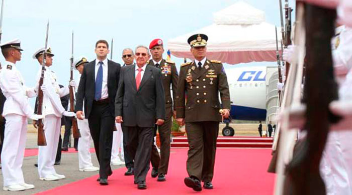 Asiste presidente cubano a Cumbre del ALBA-TCP en Caracas