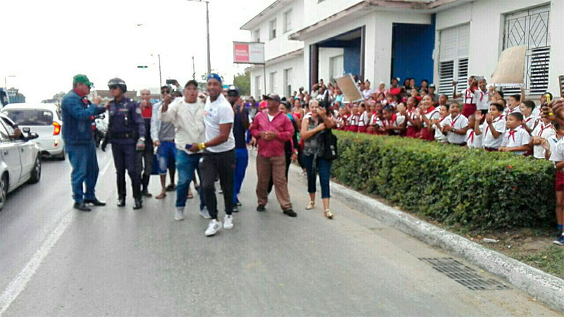 El pueblo camagüeyano ofrece calurosa bienvenida a los Leñadores, entre ellos al Leñador Alexander Ayala y Dariel Góngora.