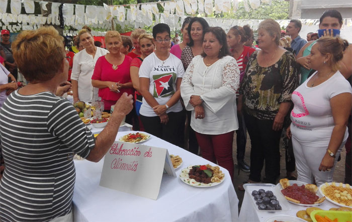 Participa Teresa Amarelle en intervención comunitaria en Majibacoa 