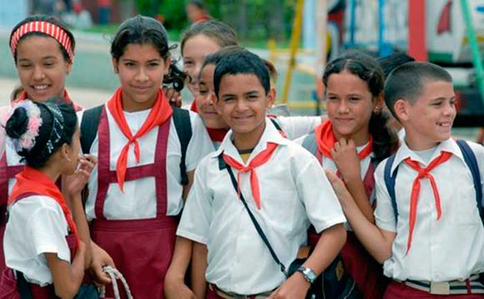 A la venta uniformes escolares en Las Tunas