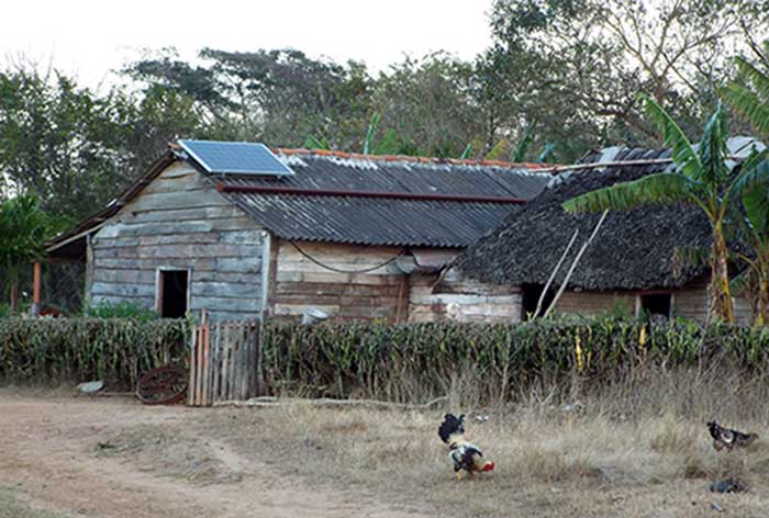 Concluye en Las Tunas programa de instalación de paneles solares en hogares aislados 