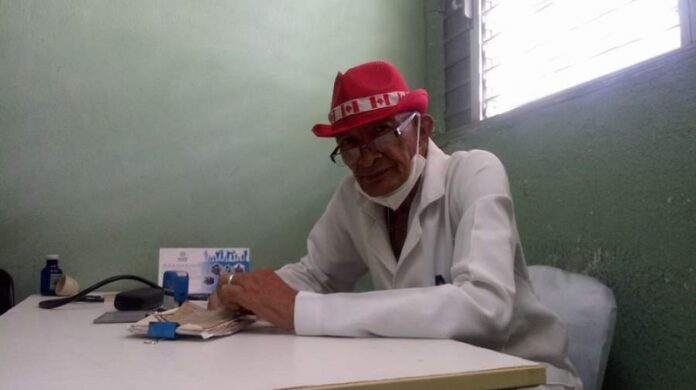 Joaquín Enríquez, 50 años como médico y continúa sus servicios en Las Tunas