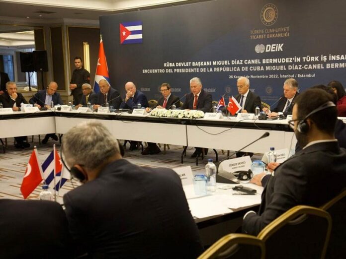 Presidente de Cuba se reúne con empresariado turco
