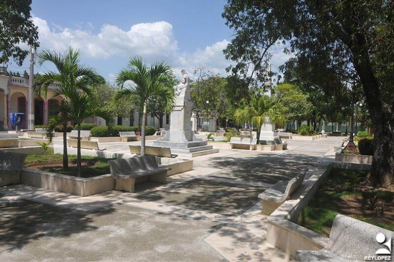 Plaza Cristina. Actual Parque Maceo, Las Tunas.