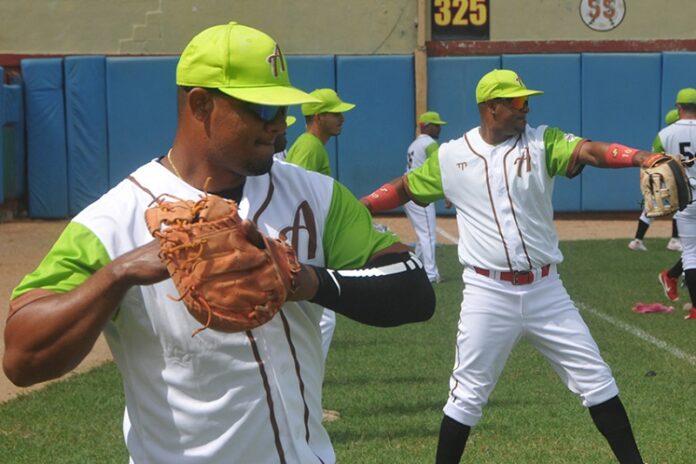 Peloteros de Las Tunas son protagonistas en la Liga Élite