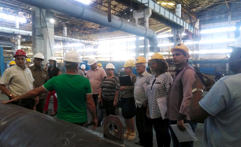 Candidatos a diputados al Parlamento visitan industrias de Las Tunas