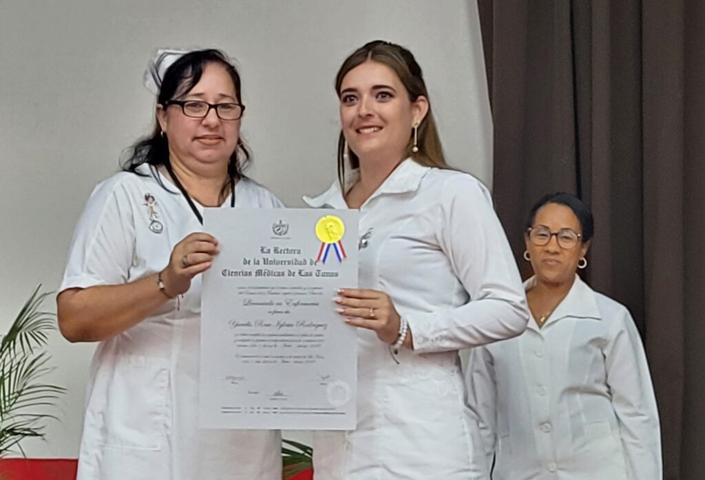 Yanelis Rosa Iglesia Rodríguez fue agasajada como la más integral de la graduación.