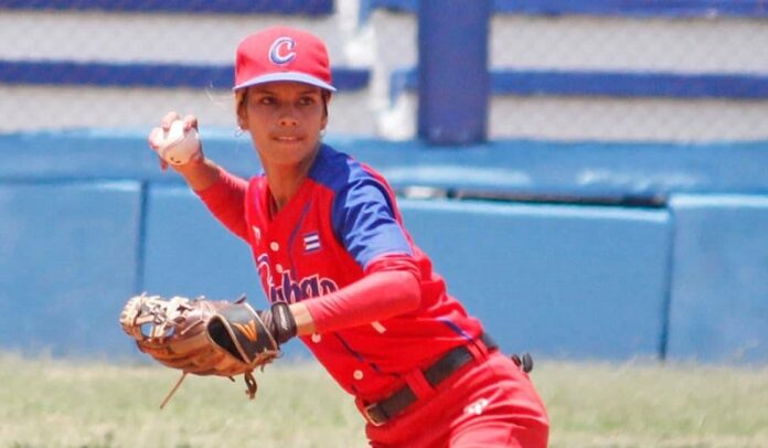 Tunera Dayanni Velázquez participará en la Copa Mundial de Béisbol Femenino