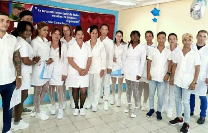 Gradúan en Colombia 11 nuevos técnicos básicos en Enfermería