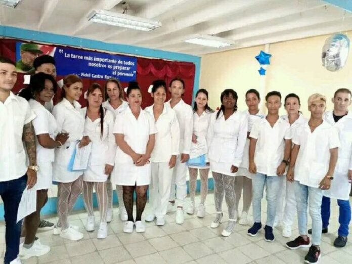 Gradúan en Colombia 11 nuevos técnicos básicos en Enfermería