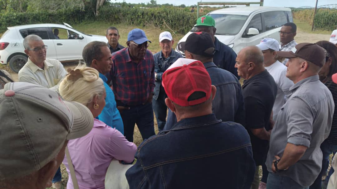 Como parte de la visita el dirigente llegó a la finca La Marisela, del polo productivo Gayol, ubicado en el poblado de Vázquez. (Foto/ Itsván Ojeda Bello).