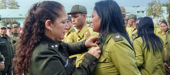 Distinguen a combatientes del Ministerio del Interior en aniversario 64 de esa fuerza armada